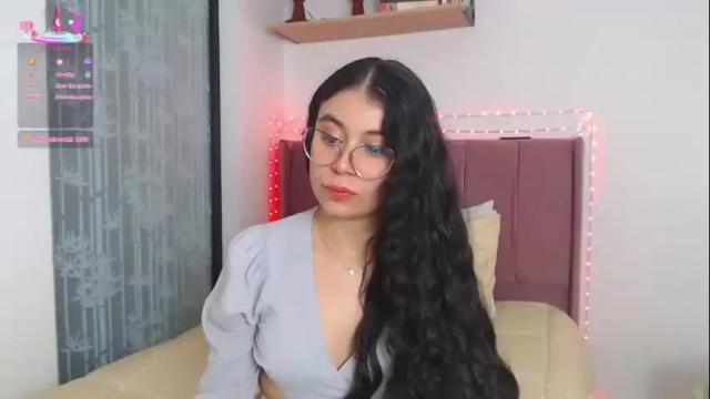 Image 12 of gabrielarossa Stream on Chaturbate on 2 months ago