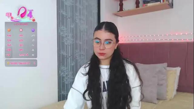 Image 7 of gabrielarossa Stream on Chaturbate on 1 month ago