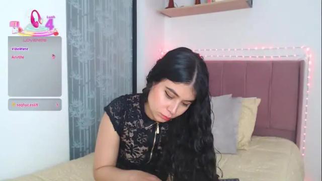 Image 4 of gabrielarossa Stream on Chaturbate on 1 month ago