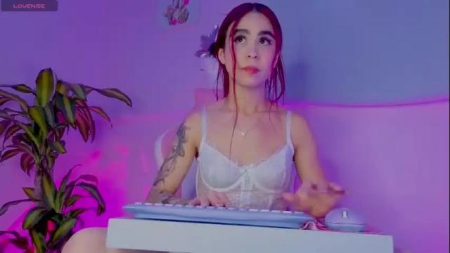 Image 11 of gabriella_leens Stream on Chaturbate on 14 days ago