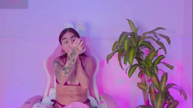 Image 4 of gabriella_leens Stream on Chaturbate on 12 days ago