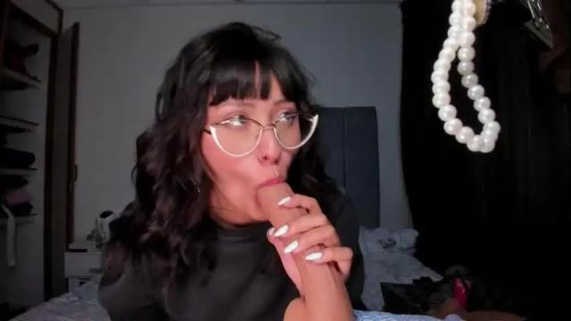Image 4 of gabrielladurandd Stream on Chaturbate on 22 days ago