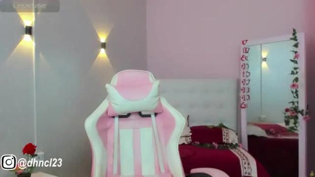 Image 4 of gabriellahoney18 Stream on Chaturbate on 12 months ago