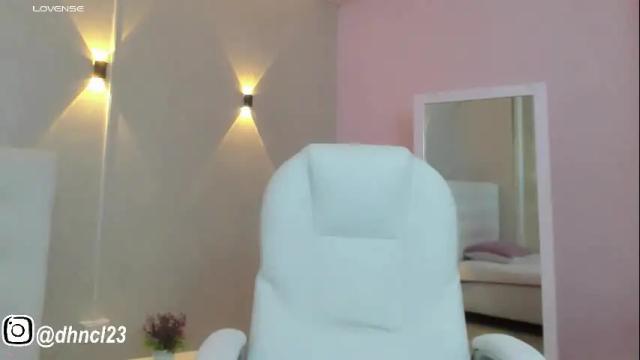Image 2 of gabriellahoney18 Stream on Chaturbate on 1 month ago