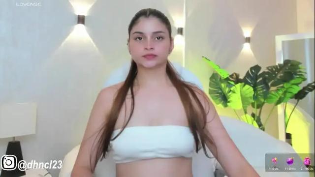 Image 11 of gabriellahoney18 Stream on Chaturbate on 1 month ago