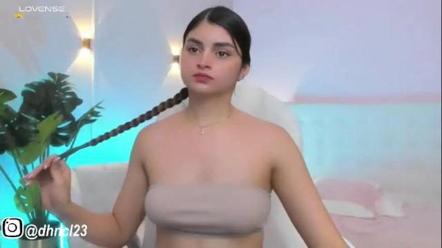 Image 12 of gabriellahoney18 Stream on Chaturbate on 1 month ago