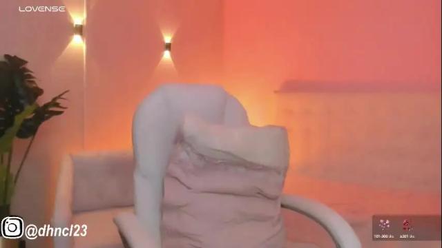 Image 11 of gabriellahoney18 Stream on Chaturbate on 1 month ago