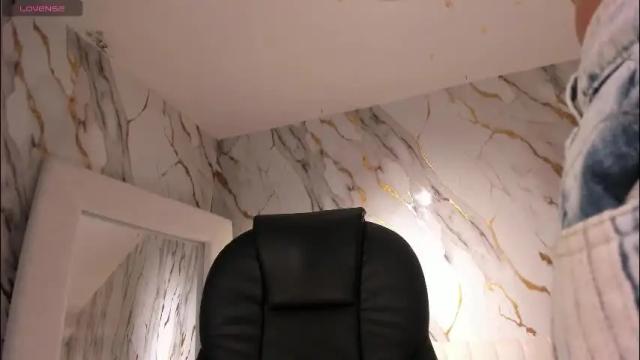 Image 2 of gabriellalee_ Stream on Chaturbate on 11 days ago