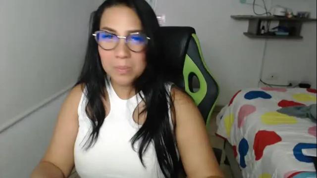 Image 6 of gaby_bluexx Stream on Chaturbate on 1 month ago