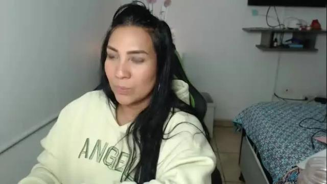 Image 10 of gaby_bluexx Stream on Chaturbate on 1 month ago