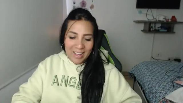 Image 2 of gaby_bluexx Stream on Chaturbate on 1 month ago