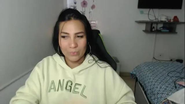 Image 3 of gaby_bluexx Stream on Chaturbate on 1 month ago