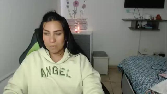 Image 4 of gaby_bluexx Stream on Chaturbate on 1 month ago