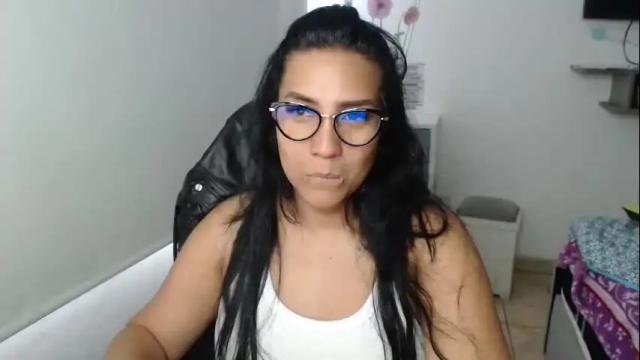 Image 12 of gaby_bluexx Stream on Chaturbate on 1 month ago