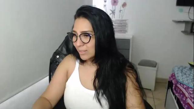 Image 4 of gaby_bluexx Stream on Chaturbate on 1 month ago