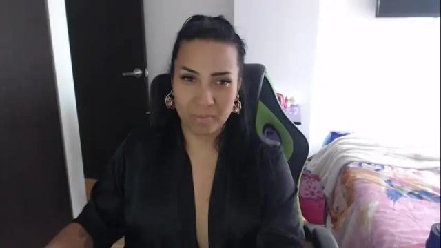 Image 2 of gaby_bluexx Stream on Chaturbate on 1 month ago