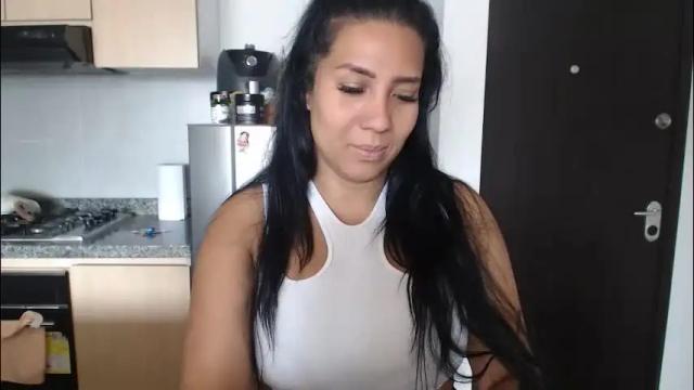 Image 3 of gaby_bluexx Stream on Chaturbate on 3 months ago