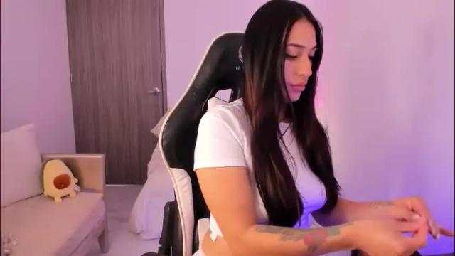 Image 2 of gaby_yummy Stream on Chaturbate on 2 months ago