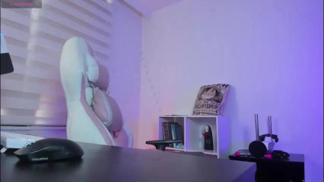 Image 2 of gabyy__miller Stream on Chaturbate on 1 month ago