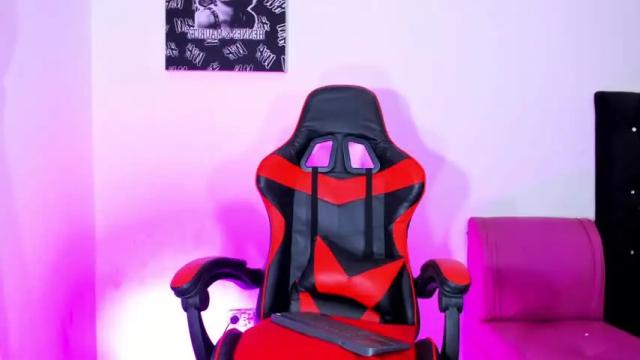 Image 4 of garu_castriillon Stream on Chaturbate on 16 months ago