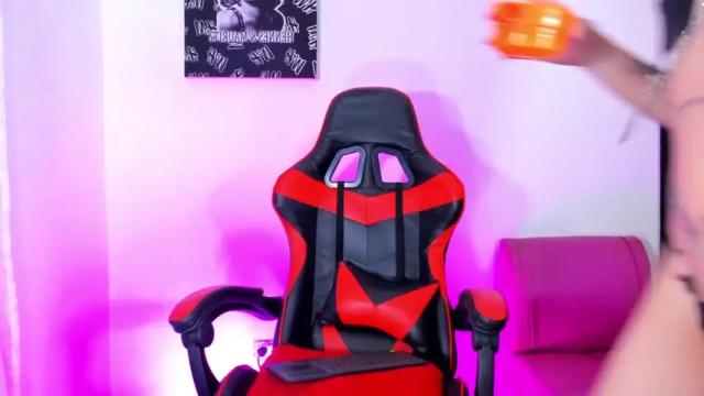 Image 11 of garu_castriillon Stream on Chaturbate on 16 months ago