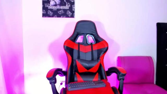 Image 2 of garu_castriillon Stream on Chaturbate on 15 months ago