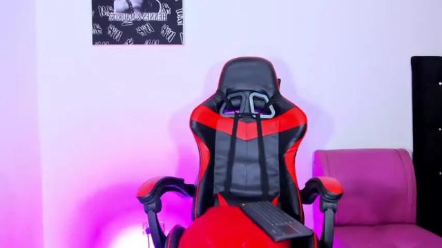 Image 4 of garu_castriillon Stream on Chaturbate on 14 months ago