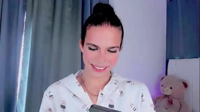 Image 3 of gatitavenecis1 Stream on Chaturbate on 1 month ago