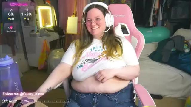 Image 4 of geeky_kitten Stream on Chaturbate on 1 month ago