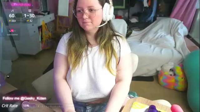 Image 7 of geeky_kitten Stream on Chaturbate on 1 month ago