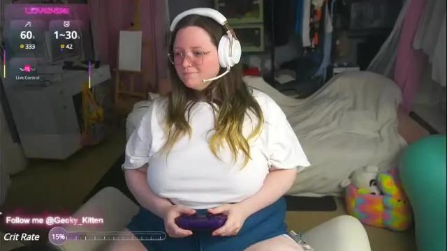 Image 3 of geeky_kitten Stream on Chaturbate on 26 days ago