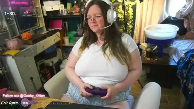 Image 3 of geeky_kitten Stream on Chaturbate on 1 month ago