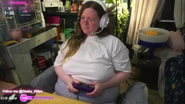 Image 4 of geeky_kitten Stream on Chaturbate on 1 month ago
