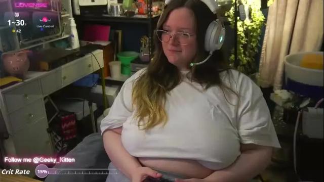 Image 2 of geeky_kitten Stream on Chaturbate on 28 days ago