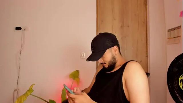 Image 3 of gemaandmyke1 Stream on Chaturbate on 3 months ago