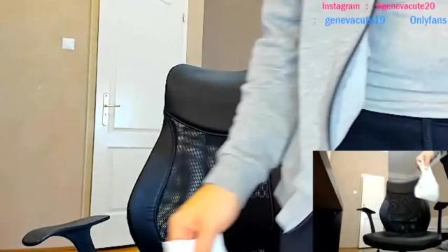 Image 4 of genevacute19 Stream on Chaturbate on 22 months ago