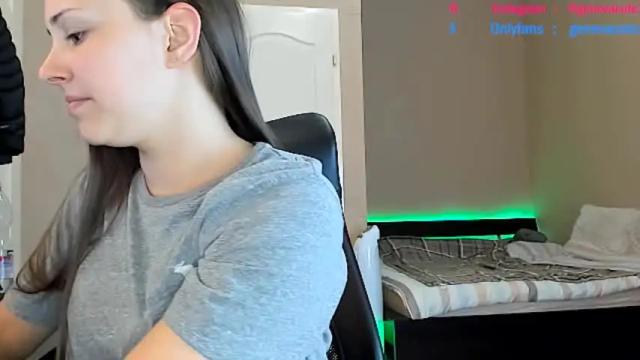 Image 2 of genevacute19 Stream on Chaturbate on 22 months ago