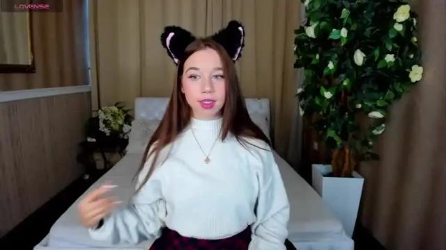 Image 2 of geniee_e Stream on Chaturbate on 17 months ago