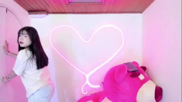 Image 10 of gennesis_love Stream on Chaturbate on 1 month ago