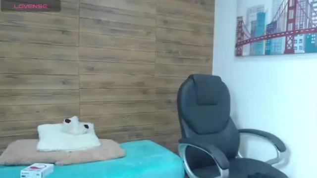 Image 3 of gennesishot Stream on Chaturbate on 15 months ago