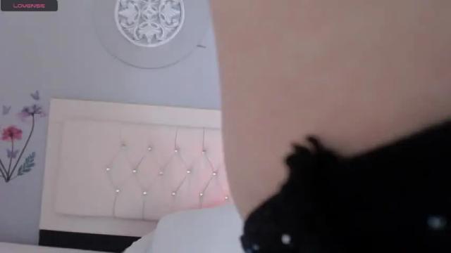 Image 2 of gennis_aris Stream on Chaturbate on 15 months ago