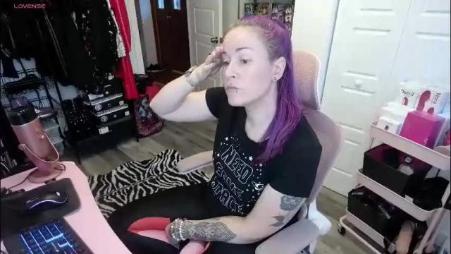 Image 8 of gennyrock Stream on Chaturbate on 2 months ago