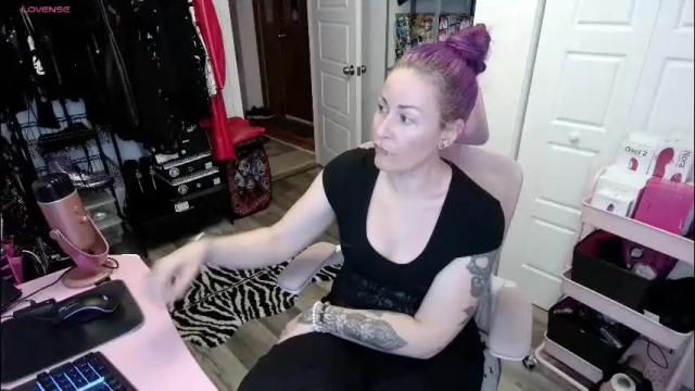 Image 12 of gennyrock Stream on Chaturbate on 1 month ago