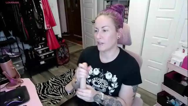 Image 3 of gennyrock Stream on Chaturbate on 1 month ago