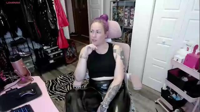 Image 10 of gennyrock Stream on Chaturbate on 1 month ago