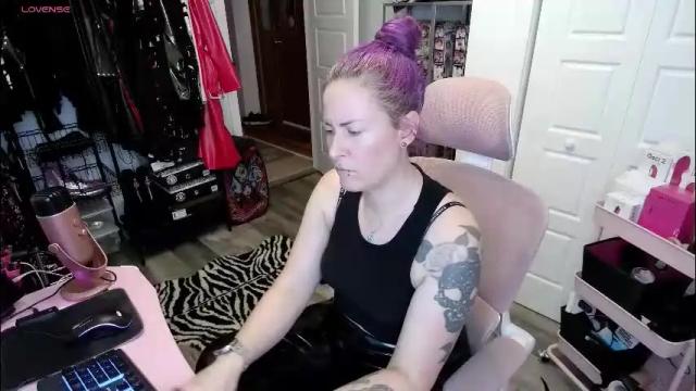 Image 12 of gennyrock Stream on Chaturbate on 1 month ago