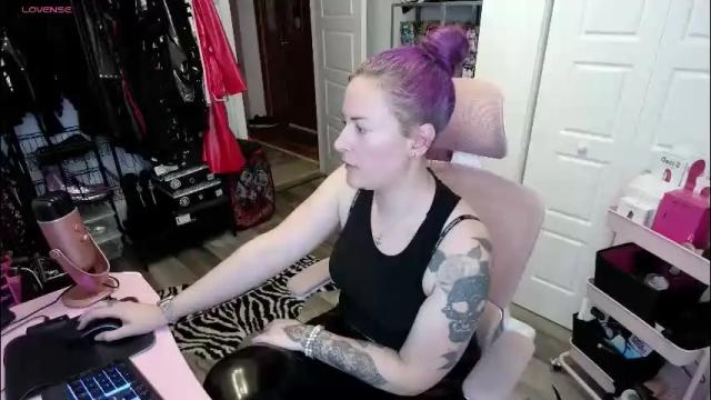 Image 3 of gennyrock Stream on Chaturbate on 1 month ago