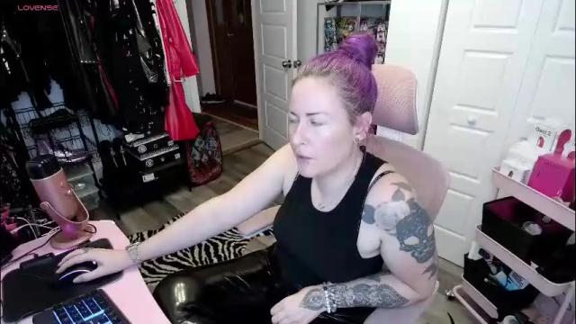 Image 8 of gennyrock Stream on Chaturbate on 1 month ago