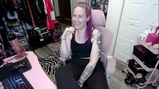 Image 12 of gennyrock Stream on Chaturbate on 1 month ago