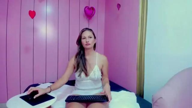 Image 2 of georgia_evanss Stream on Chaturbate on 13 months ago